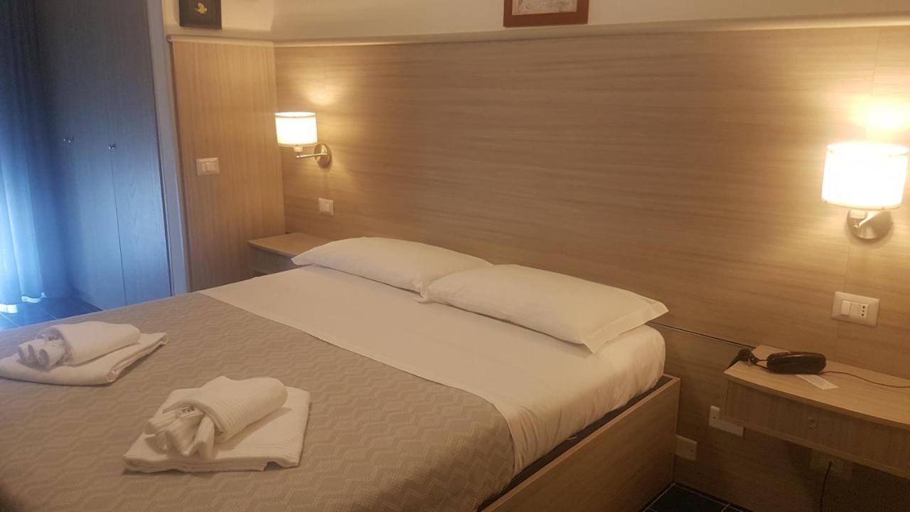 Hotel La Baia Понца Екстер'єр фото