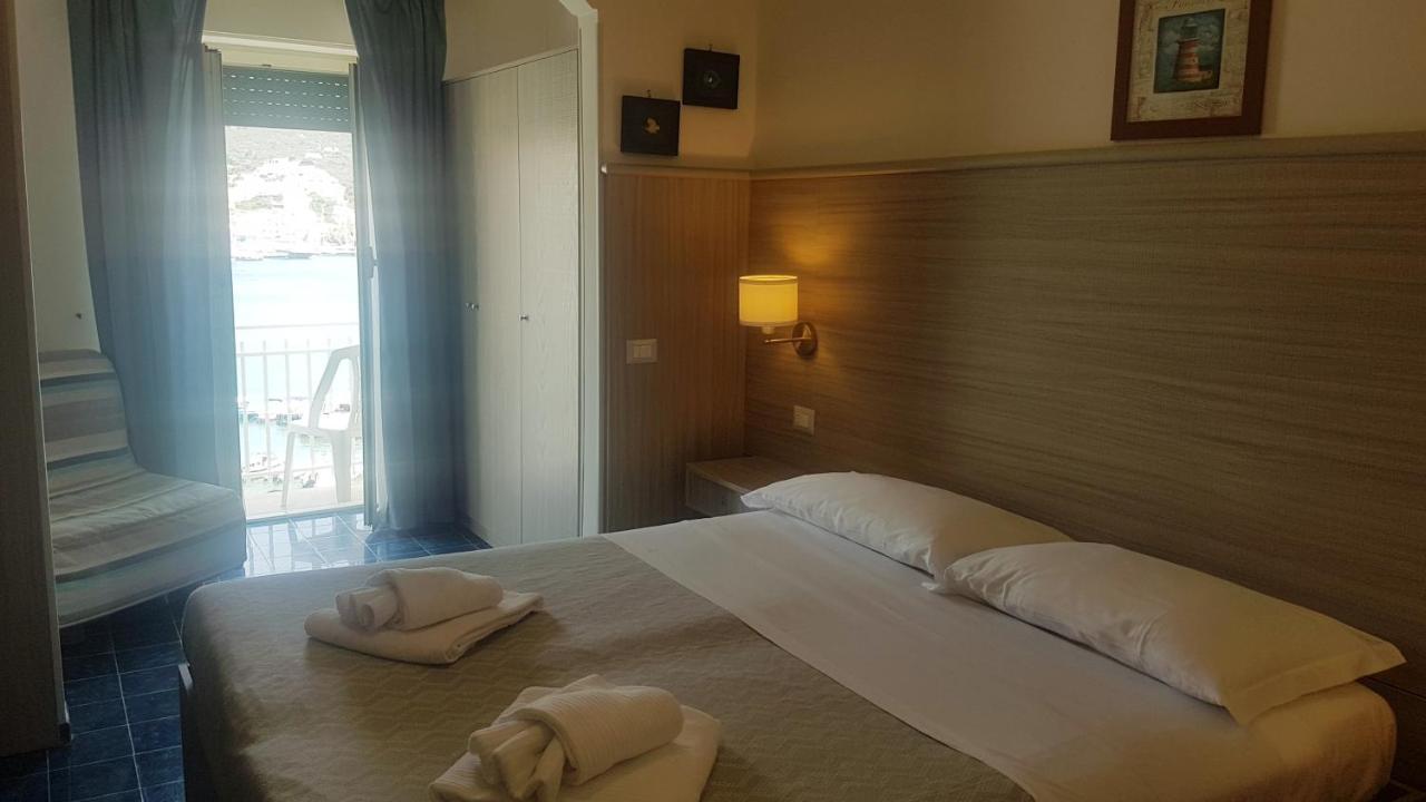 Hotel La Baia Понца Екстер'єр фото