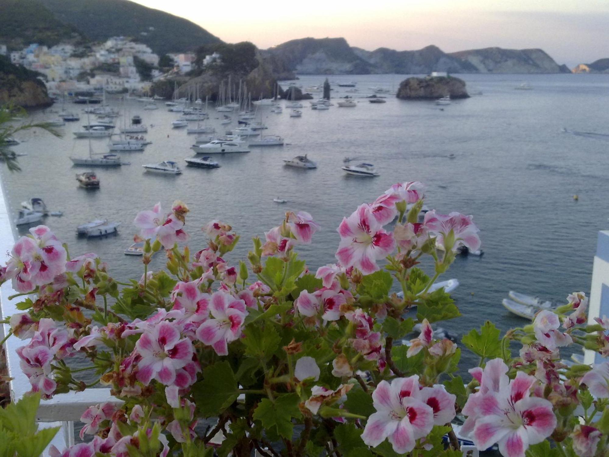 Hotel La Baia Понца Екстер'єр фото
