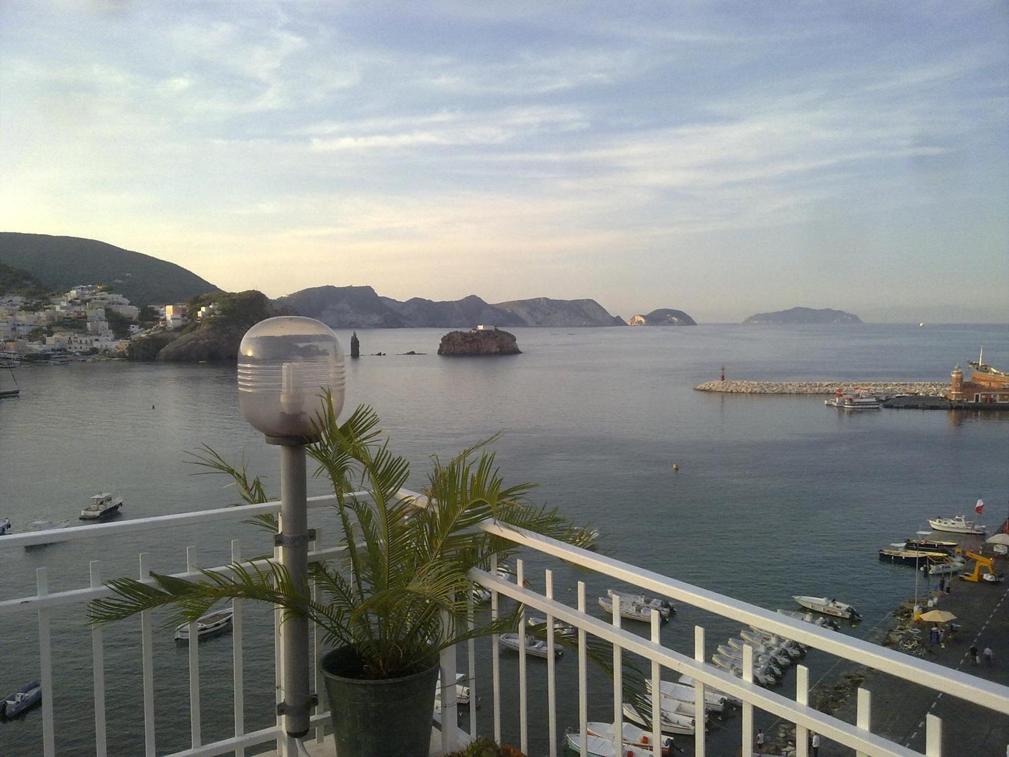 Hotel La Baia Понца Екстер'єр фото